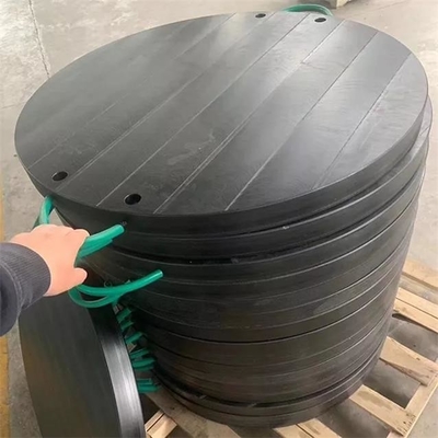 HDPE 펌프 트럭 아우트리거 패드를 지니는 플라스틱 검은 라운드 땅을 설계하기