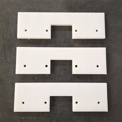 플라스틱 기계 가공품 UHMWPE 긁개식 콘베어 비행은 미끄러운 스크레이퍼를 패드를 댑니다